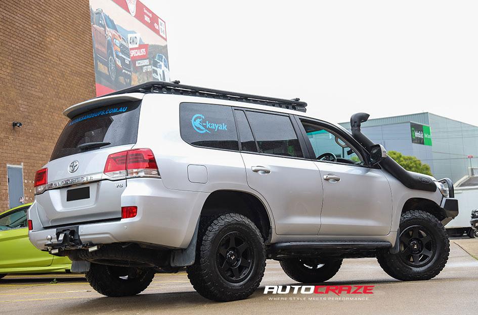 TOYOTA LANDCRUSIER QUAKE SATIN BLACK